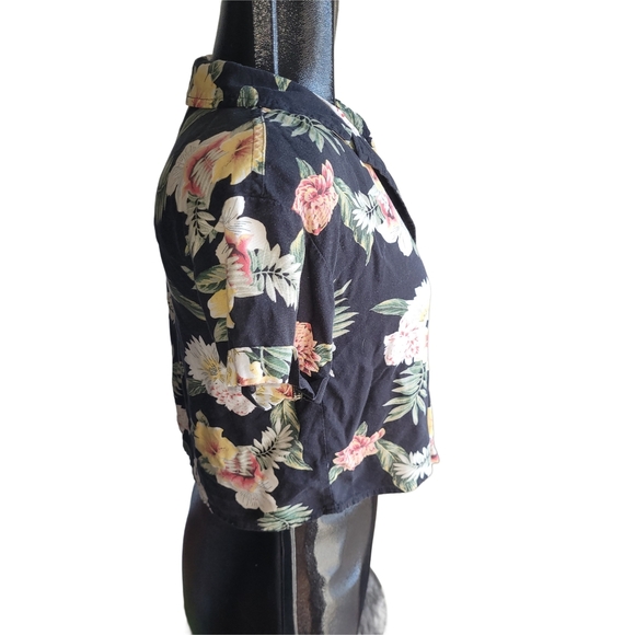 Hollister Black Floral Print Button-Up Cropped Shirt XS - Picture 3 of 6